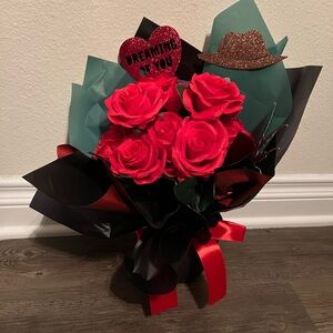 Anthropologie Freddy Krueger Halloween Red forever Rose Bouquet